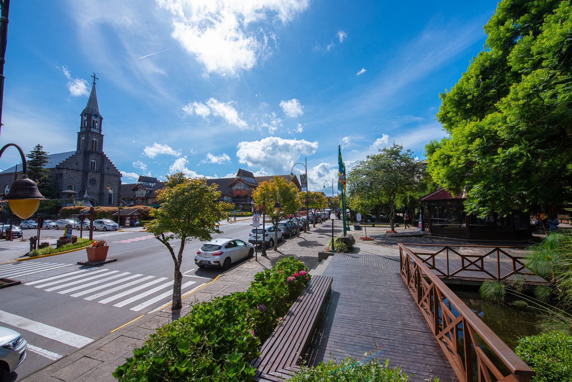 Avenida Borges de Medeiros em um dia ensolarado