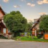 Fachada e jardins do Müller & Fioreze, hotel boutique em Gramado